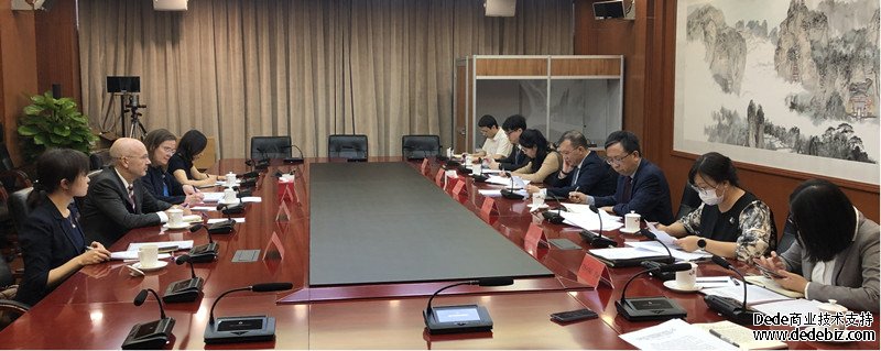 我方对欧盟企业参与中反向竞价国政府采购前景进行了展望（李先忠司长会见欧盟委员会内部市场、工业、创业和中小企业总司战略与经济分析司司长欧蒂·斯洛克博姆）
